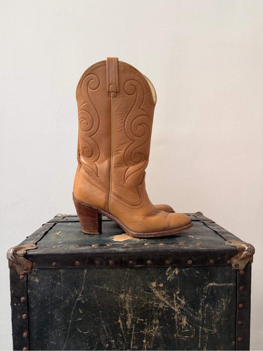 ACME Vintage Tan Leather Western Heeled Boots size 8